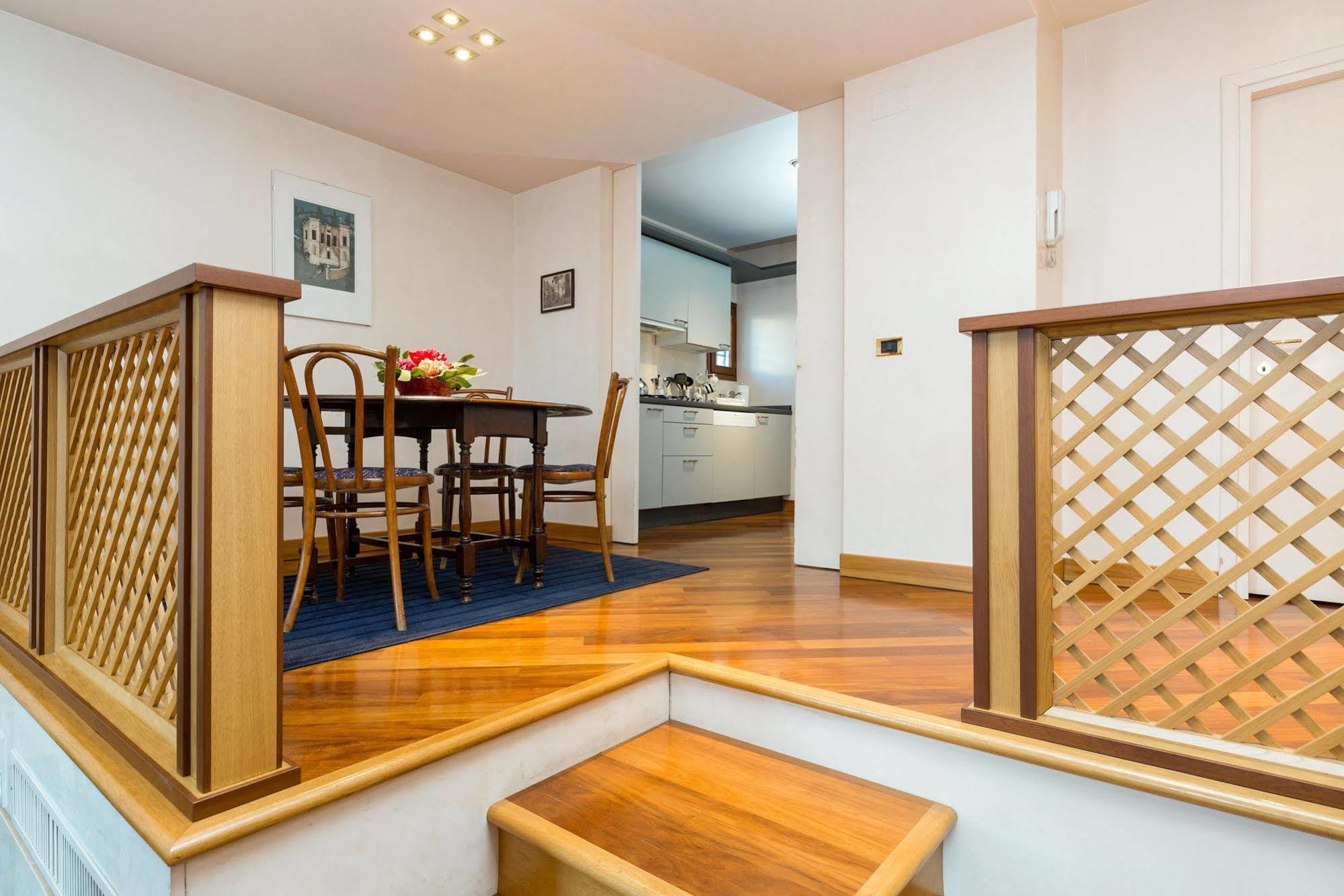 Very In Historical 1600 Palace With Lift A Few Min Walk From San Marco Square Appartamento
